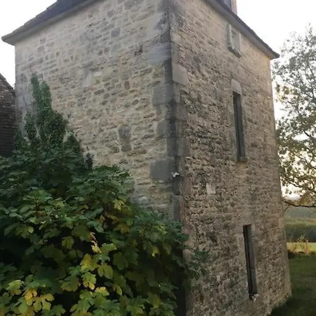 Maison De Campagne Face Au Soleil Levant *