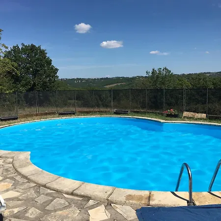 Maison De Campagne Face Au Soleil Levant *